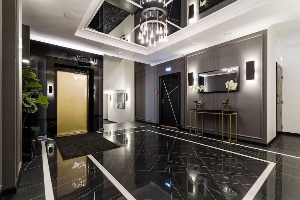 Urban-Glam City Centre Studio With A Gym And Terrace Tallinn Bagian luar foto
