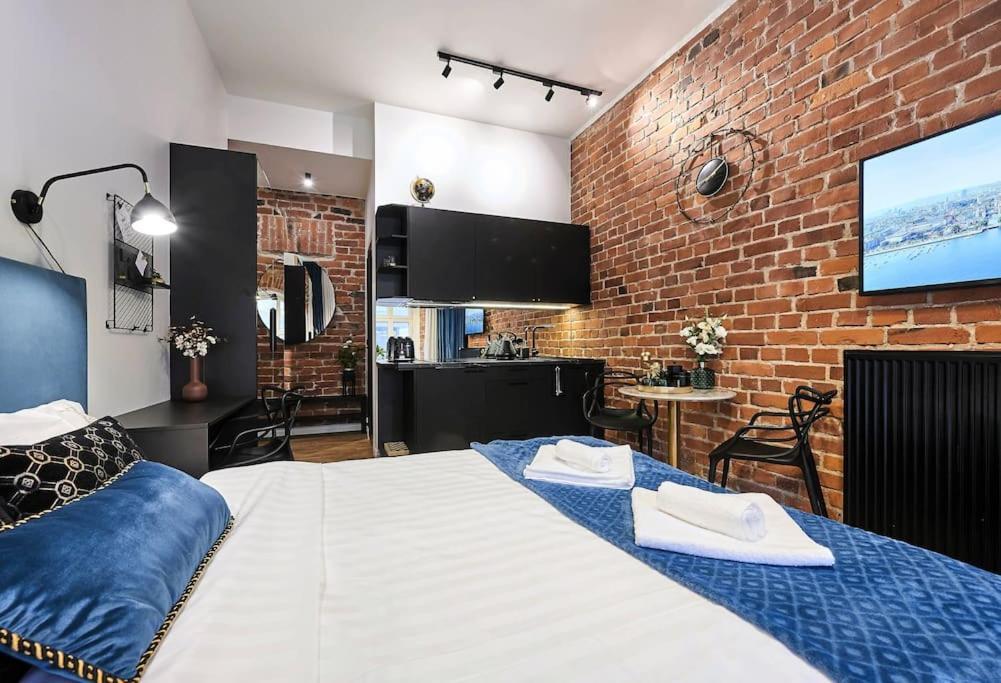 Urban-Glam City Centre Studio With A Gym And Terrace Tallinn Bagian luar foto