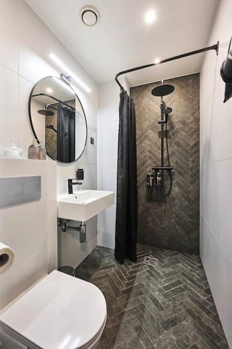 Urban-Glam City Centre Studio With A Gym And Terrace Tallinn Bagian luar foto
