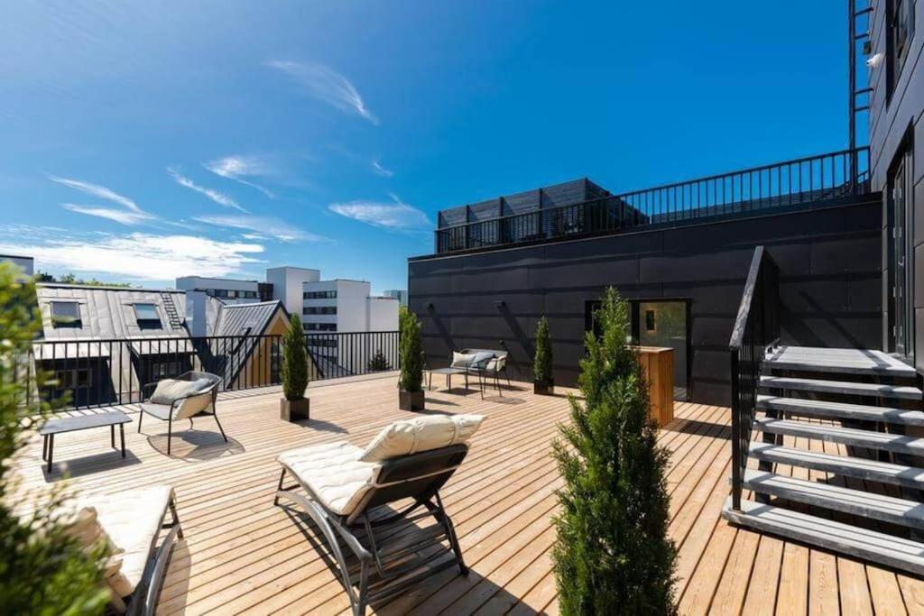 Urban-Glam City Centre Studio With A Gym And Terrace Tallinn Bagian luar foto