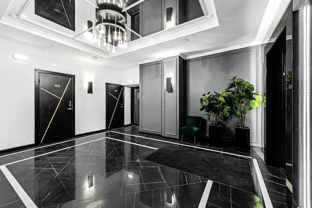 Urban-Glam City Centre Studio With A Gym And Terrace Tallinn Bagian luar foto