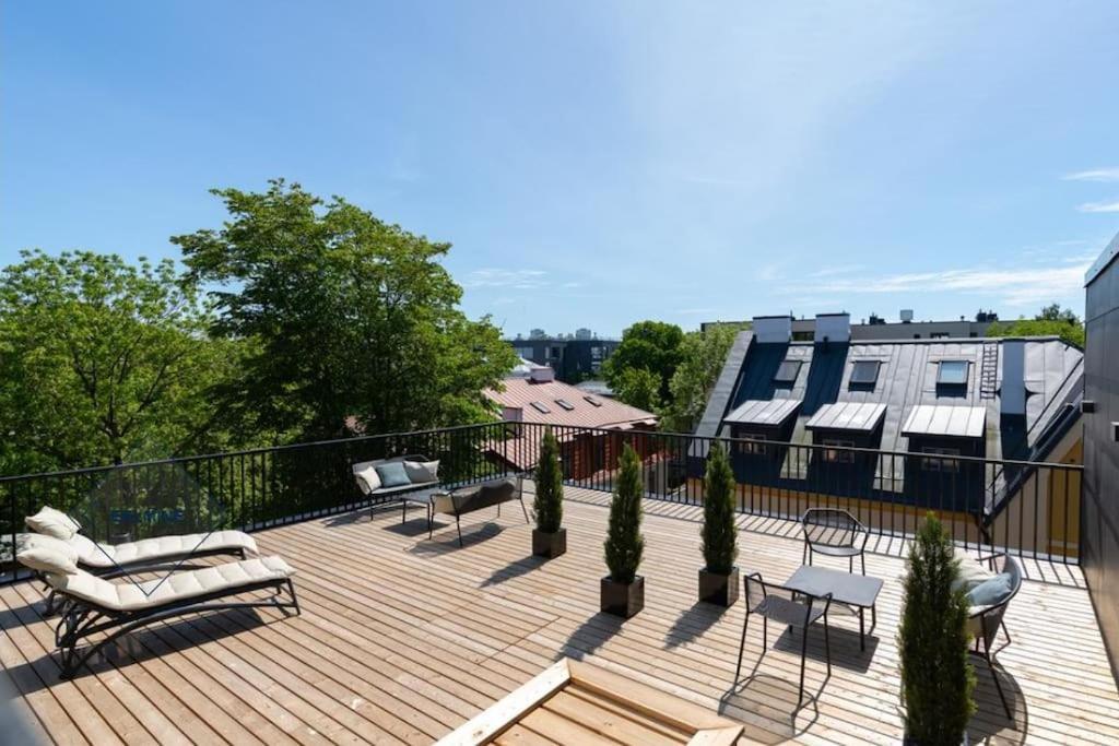 Urban-Glam City Centre Studio With A Gym And Terrace Tallinn Bagian luar foto